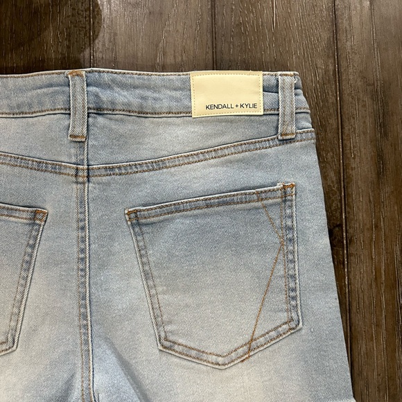 Kendall & Kylie Hipster Short - Picture 5 of 11